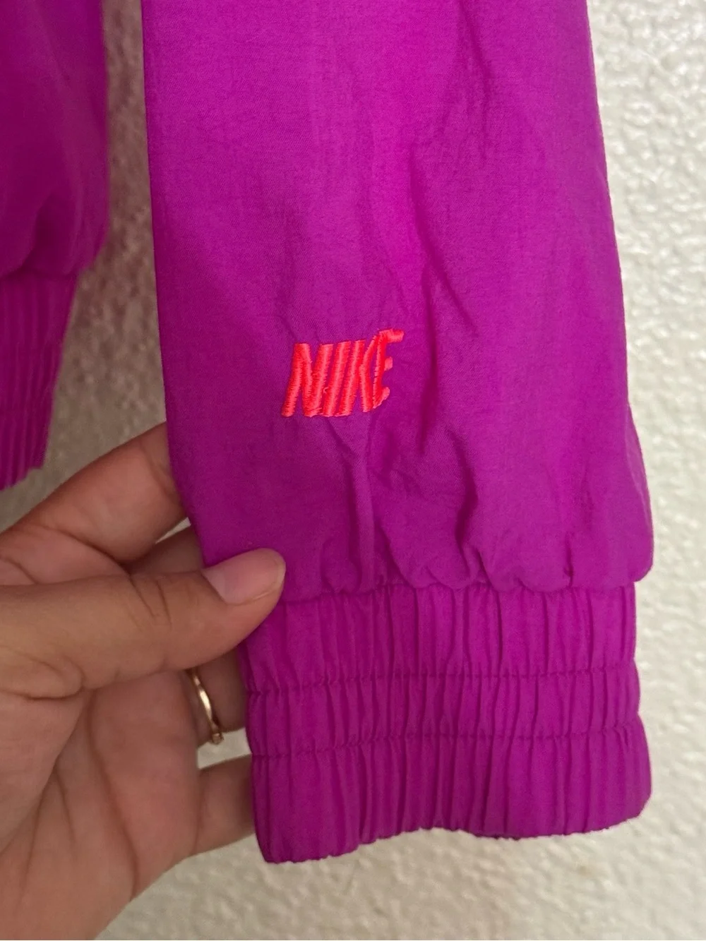 Vintage Nike Women's pink Magenta Full-Zip windbreaker running Jacket size M